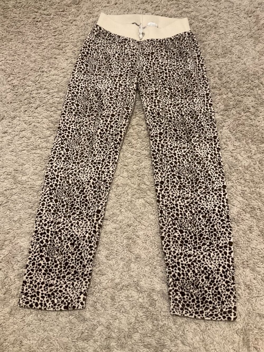 Hanna Andersson Velour Pant in Leopard Print. Size 150 (US 12).
